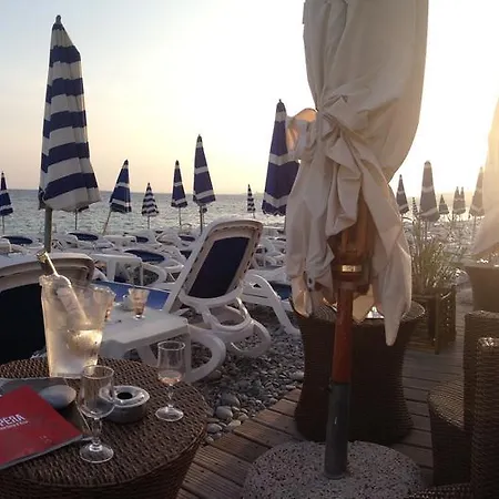 2 Bedrooms In Central Location On The Famous Place Massena Apartman *