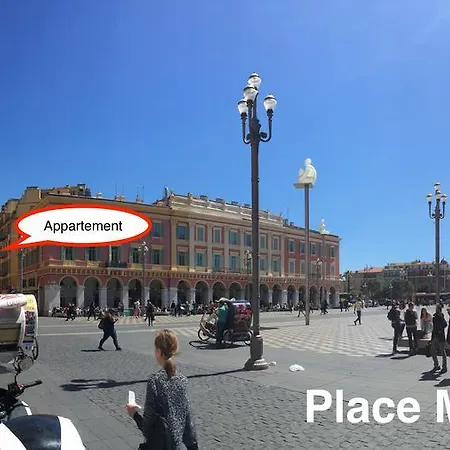 2 Bedrooms In Central Location On The Famous Place Massena Apartamento Niza