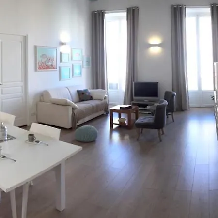 2 Bedrooms In Central Location On The Famous Place Massena Apartman *