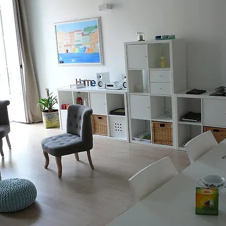 2 Bedrooms In Central Location On The Famous Place Massena Apartman