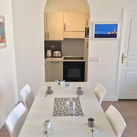 Apartman 2 Bedrooms In Central Location On The Famous Place Massena *