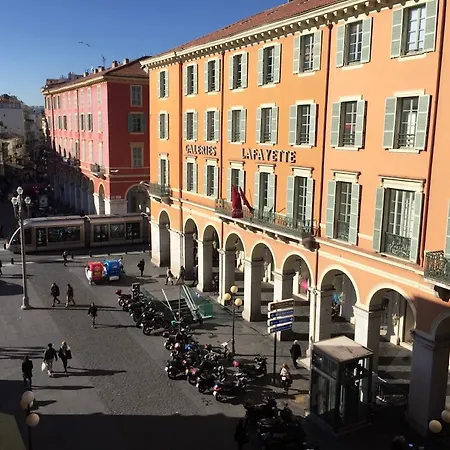 2 Bedrooms In Central Location On The Famous Place Massena Apartmán